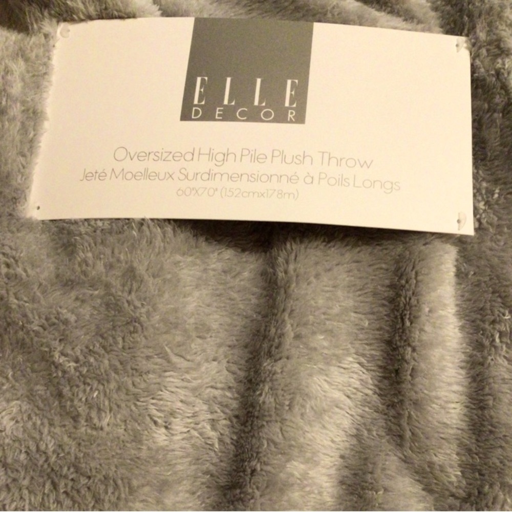 Gray blanket ,super comfy. Free Shipping
